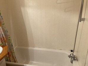 Bathtub - 50m from ski slopes, 5th floor, parking, tv, 25m², Orcières Merlette 1850 (Orcières)