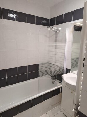 Bathtub - 200m from resort center, 8th floor, tv, 45m², Orcières Merlette 1850 (Orcières)