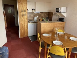 Fridge, dishwasher