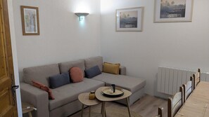 Living area - 150m from shops, 2nd floor, tv, ski locker, 50m², Orcières Merlette 1850 (Orcières)