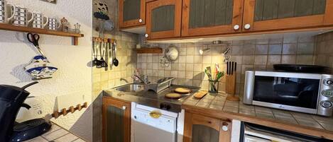 Fridge, microwave, coffee/tea maker