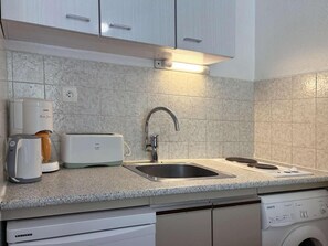 Fridge, microwave - Resort center, 5th floor, view ski slopes, balcony, 25m², Les Orres (Les Orres)