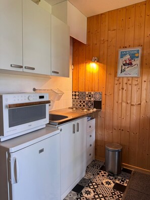 Microwave, oven, coffee/tea maker, toaster