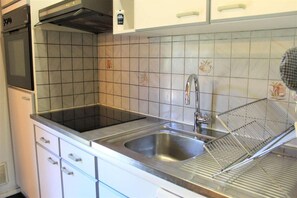 Fridge, microwave, oven, dishwasher - Ski-in/ski-out & foot of the slopes, 2nd floor, balcony, tv, ski locker, 40m², Vars (Vars)