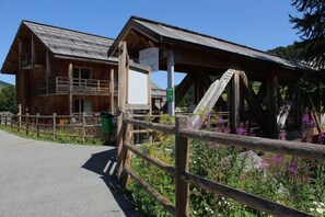 Exterior - 300m from shops, 2nd floor, swimming pool, tv, 60m², Vars (Vars)