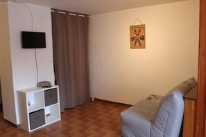 Living area - 100m from ski slopes, 5th floor, balcony, tv, ski locker, 32m², Vars (Vars)