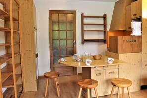 Dining - 150m from resort center, 3rd floor, balcony, tv, ski locker, 26m², Risoul (Risoul)