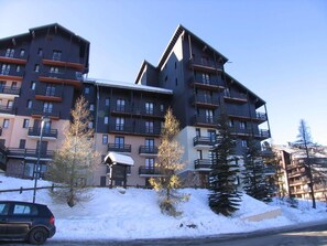 Exterior - 150m from resort center, 3rd floor, balcony, tv, ski locker, 24m², Risoul (Risoul)