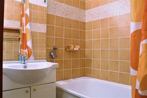 Bathtub
