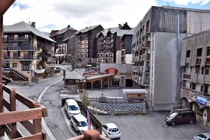 View from property - 100m from resort center, 5th floor, balcony, tv, ski locker, 21m², Risoul (Risoul)