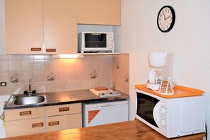 Fridge, microwave, oven