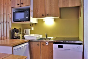 Réfrigérateur, micro-ondes, four, lave-vaisselle