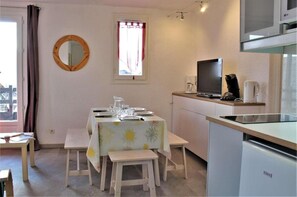 Dining - 300m from shops, 6th floor, balcony, tv, ski locker, 28m², Risoul (Risoul)