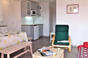 Interior - 300m from shops, 6th floor, balcony, tv, ski locker, 28m², Risoul (Risoul)