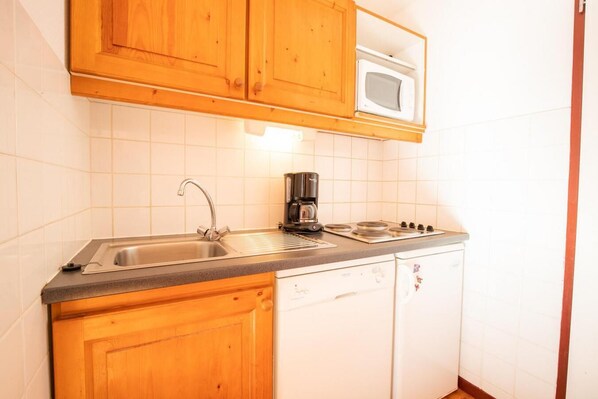 Kylskåp, mikrovågsugn och diskmaskin