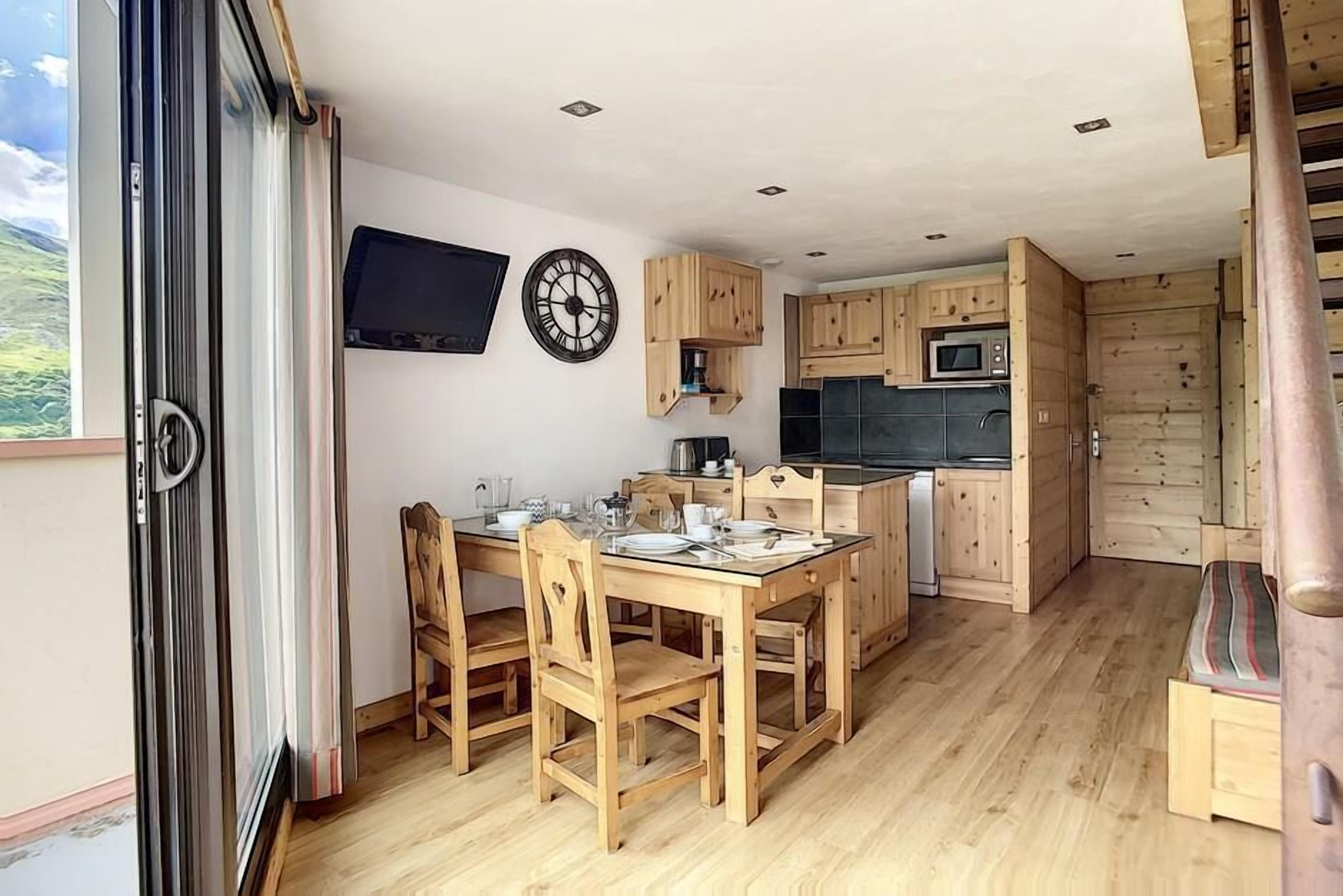 冷蔵庫、電子レンジ、オーブン、食器洗い機