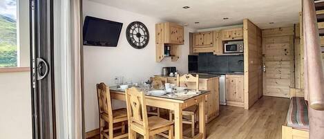 冷蔵庫、電子レンジ、オーブン、食器洗い機