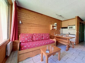 Interior - 2nd floor, balcony, tv, 27m², Les Menuires (Les Menuires)