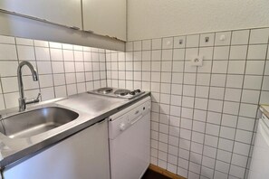 冰箱、微波炉、烤箱、洗碗机