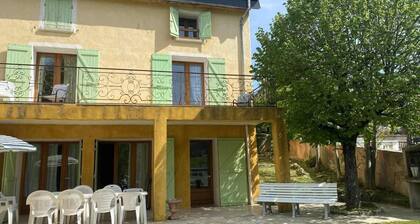 Wifi, blick berg, terrasse, kamin oder ofen für holz, fernseher, 200m², Villard de Lans