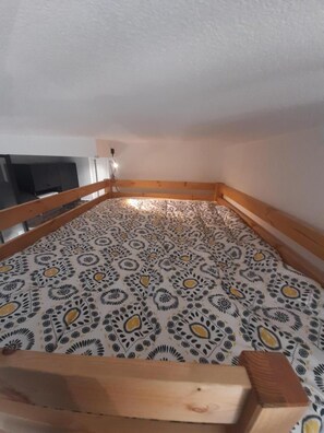 A small, enclosed balcony with a patterned floor, wooden railings, and a light fixture. - 2nd floor, balcony, parking, tv, 20m², Villard de Lans (Villard-de-Lans)