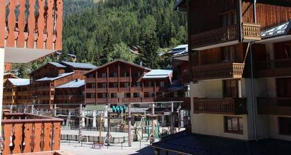 Wifi, 50m from resort center, 3rd floor, view mountain, balcony, tv, ski locker, 20m², Valfréjus