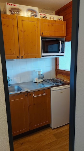 Kühlschrank, Mikrowelle, Ofen