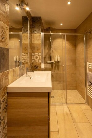 Bathtub, hair dryer