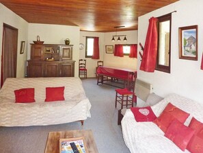 A room with two beds, a wooden dresser, a dining table with chairs, and a red curtain. - Ski-in/ski-out & foot of the slopes, 3rd floor, view ski slopes, balcony, tv, 60m², Les Orres (Les Orres)