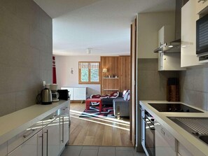 Réfrigérateur, micro-ondes, four, lave-vaisselle