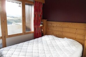 2 bedrooms - Ski-in/ski-out & foot of the slopes, 3rd floor, view ski slopes, balcony, tv, 48m², La Plagne (La Plagne)