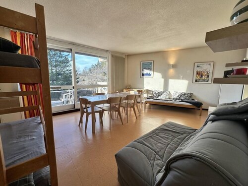 10m from ski slopes, 6th floor, balcony, parking, tv, ski locker, 43m², Villard de Lans