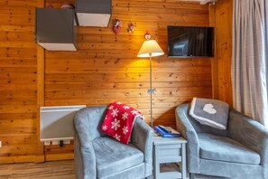 DVD player - 50m from ski slopes, 3rd floor, balcony, parking, tv, ski locker, 40m², Méribel-Mottaret (Méribel - Les Allues)