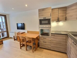 Fridge, oven, dishwasher