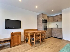 Fridge, oven, dishwasher