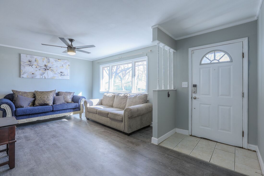 Charming Newly Renovated 3 bedroom Home-  close to Major Kansas City attractions