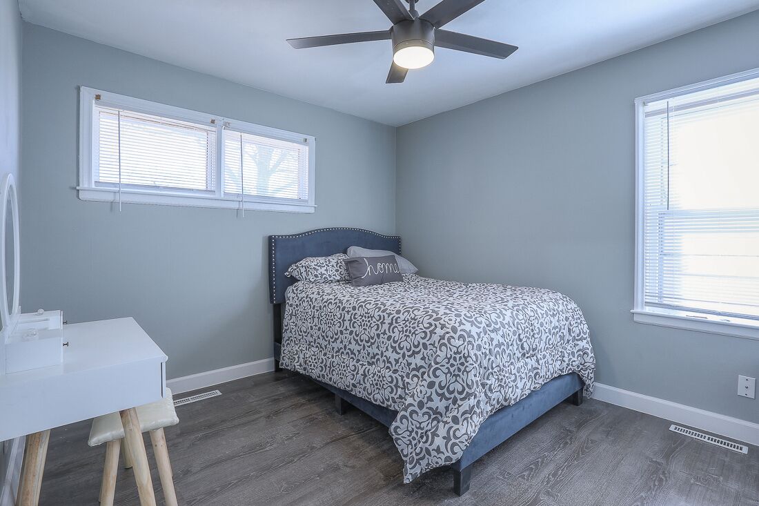 Charming Newly Renovated 3 bedroom Home-  close to Major Kansas City attractions