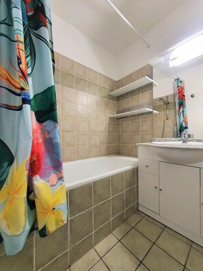 Bathtub