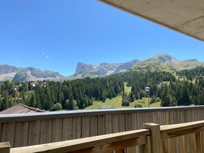 Property grounds - 50m from ski slopes, 1st floor, view mountain, balcony, tv, ski locker, 23m², Superdévoluy (Le Dévoluy)