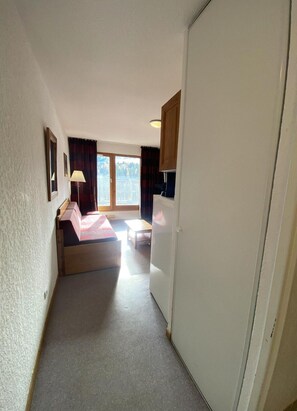 Living area - 50m from ski slopes, 1st floor, view mountain, balcony, tv, ski locker, 23m², Superdévoluy (Le Dévoluy)