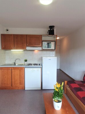 Kylskåp, mikrovågsugn och diskmaskin