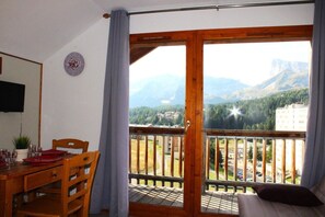 Interior - 200m from ski slopes, 6th floor, view mountain, balcony, tv, ski locker, 23m², Superdévoluy (Le Dévoluy)