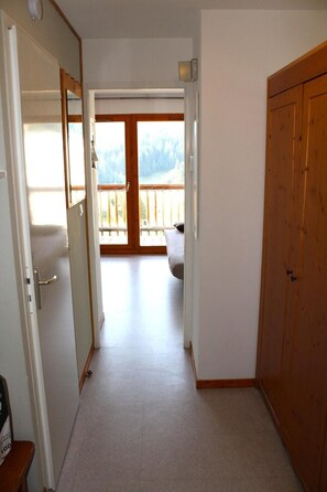 Interior - 200m from ski slopes, 6th floor, view mountain, balcony, tv, ski locker, 23m², Superdévoluy (Le Dévoluy)