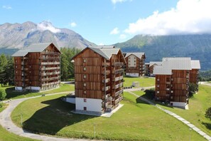 Exterior - 200m from resort center, 2nd floor, view mountain, balcony, tv, ski locker, 30m², Superdévoluy (Le Dévoluy)