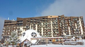 Exterior - Ski-in/ski-out & foot of the slopes, 2nd floor, view ski slopes, balcony, tv, ski locker, 40m² (Les Orres)