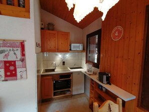 Fridge, microwave, oven, coffee/tea maker - 2nd floor, view mountain, balcony, tv, ski locker, 27m², Le Grand Bornand (Le Grand-Bornand)