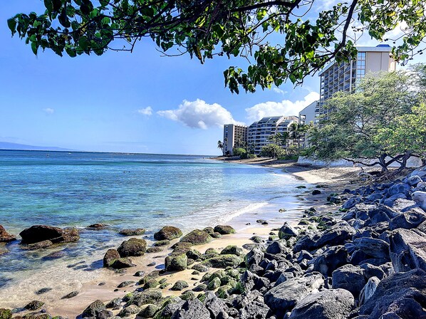Beach nearby, sun loungers, beach towels