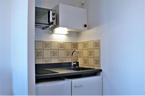 Fridge, microwave, coffee/tea maker