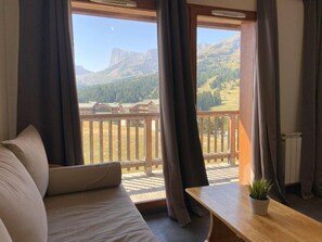 Living area - 200m from ski slopes, 5th floor, view mountain, balcony, tv, ski locker, 31m², Superdévoluy (Le Dévoluy)