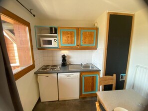 Fridge, microwave, oven, dishwasher - 200m from resort center, 5th floor, view mountain, balcony, tv, ski locker, 31m², Superdévoluy (Le Dévoluy)